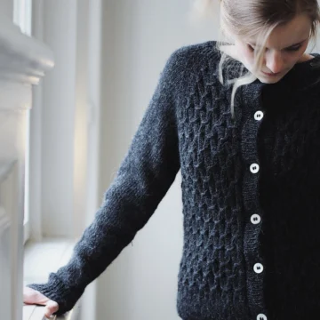 Klassisk Smock-Cardigan av PetiteKnit - Oppskrift