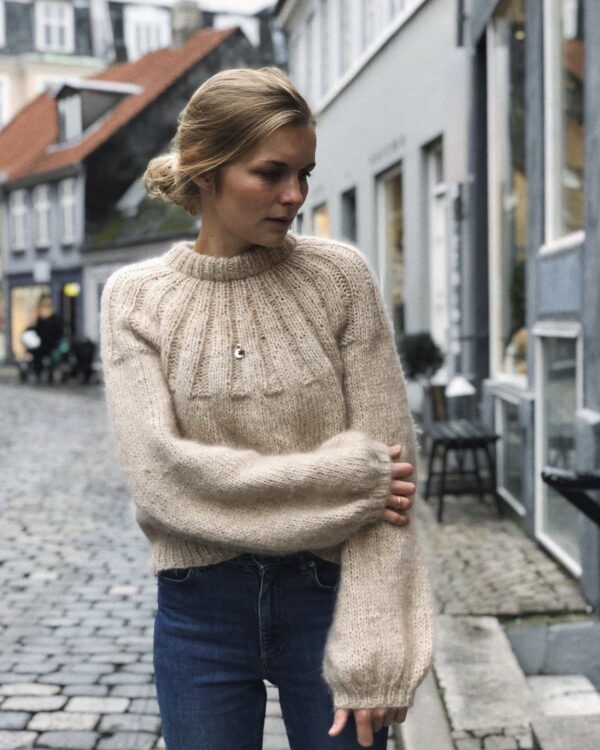 Sunday Sweater av PetiteKnit - Oppskrift