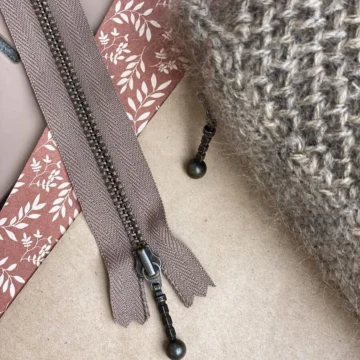 Glidelås til Honey Clutch / Honey Purse medium 17 cm fra PetiteKnit