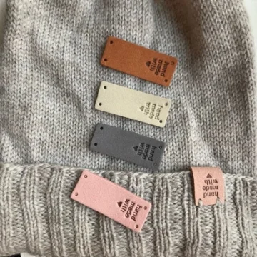 Merkelapp kunstskinn med tekst handmade with love