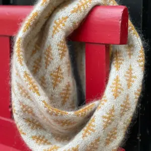 PRISME Infinity Scarf av Hanne Rimmen - Garnpakke