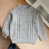 Barnegenser oppskrift strikk Moby Sweater Junior av PetiteKnit hos Fru Kvist