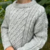 Barnegenser oppskrift strikk Moby Sweater Junior av PetiteKnit hos Fru Kvist