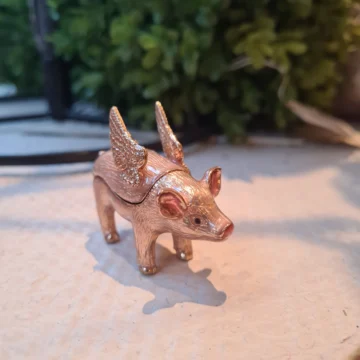 Gris med vinger - pilleboks